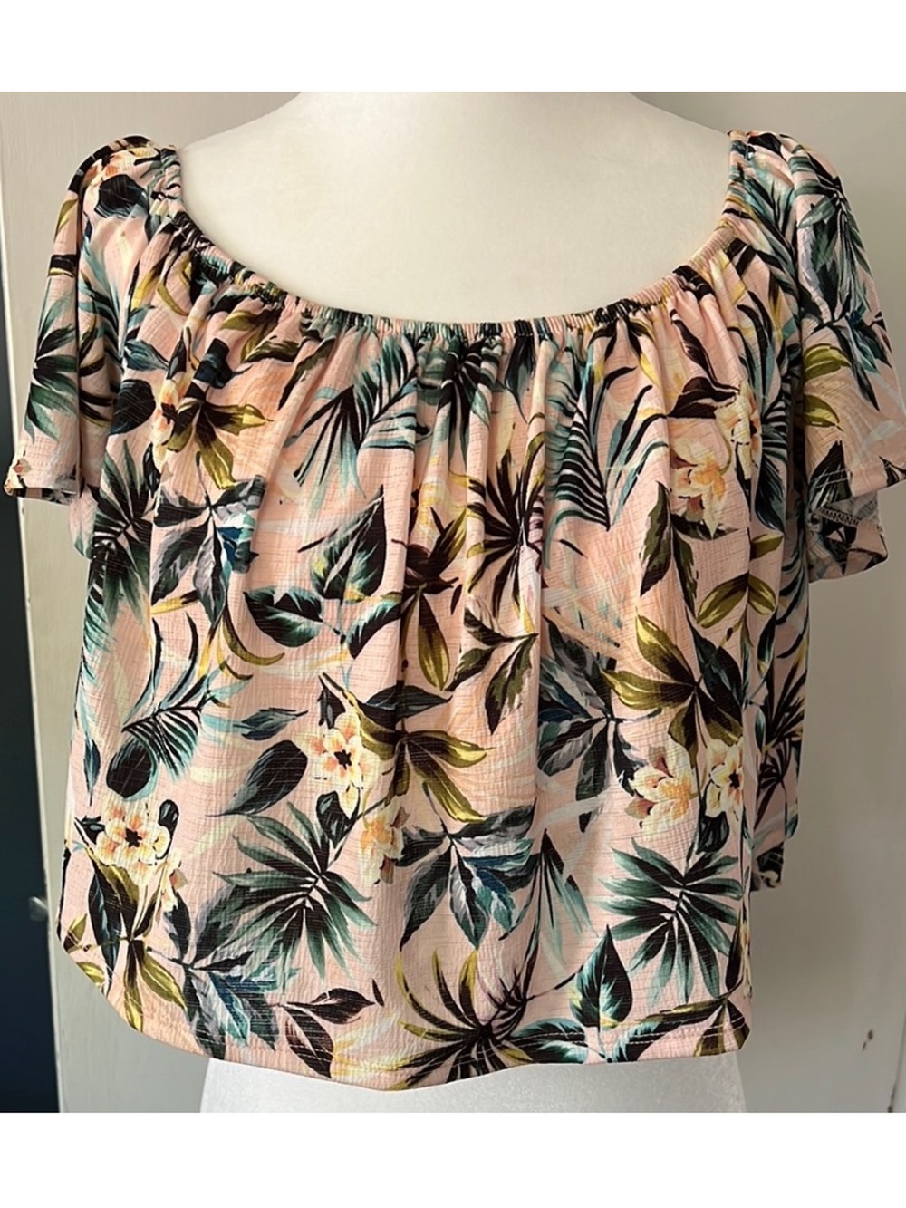 Bershka • Women’s Size S • Pink Tropical Floral Off-Shoulder Top